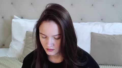 Michelle online show from November 4, 2025, 1:43 pm