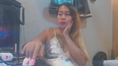 Snapshot of michelle_ux chatting on November 25, 2025, 12:27 pm michelle_ux online show from November 25, 2025, 12:27 pm