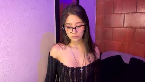 michellepetitte online show from August 5, 2026, 3:31 am