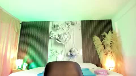 michellepreston_ online show from March 17, 2026, 11:57 am