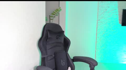 Michellee online show from September 18, 2025, 5:26 pm