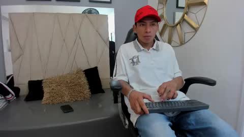 mickey online show from September 21, 2025, 7:26 pm