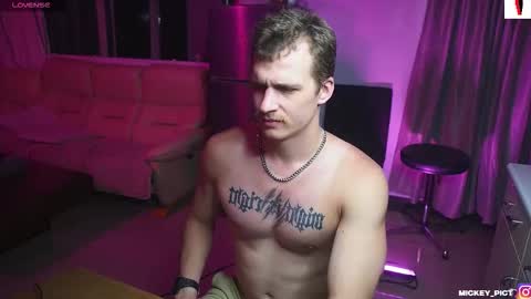 Mickey online show from November 5, 2025, 11:54 am