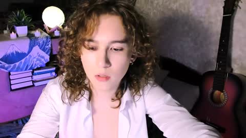 Snapshot of midnight_answer chatting on February 6, 2025, 3:09 pm Max online show from February 6, 2025, 3:09 pm