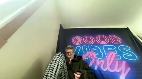 Snapshot of midnightmochi2 chatting on April 30, 2026, 12:00 pm midnightmochi2 online show from April 30, 2026, 12:00 pm