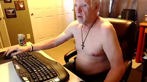 midwestdad09 online show from October 16, 2025, 2:29 pm