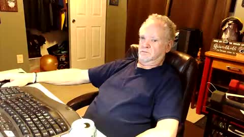 midwestdad09 online show from October 20, 2025, 9:54 am