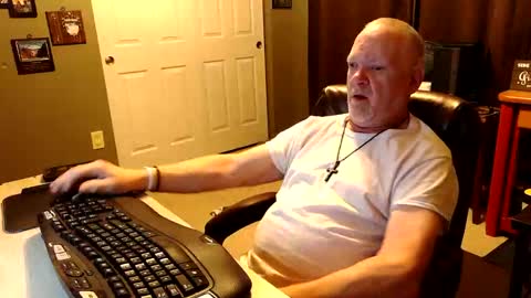 midwestdad09 online show from October 26, 2025, 7:25 am