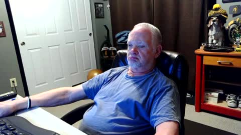 midwestdad09 online show from June 22, 2026, 6:10 am