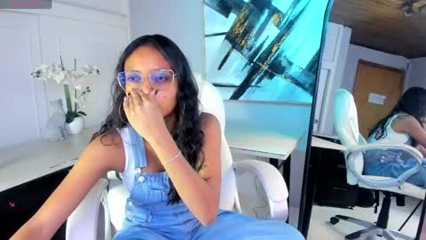 miel_ambar online show from April 28, 2026, 3:39 pm