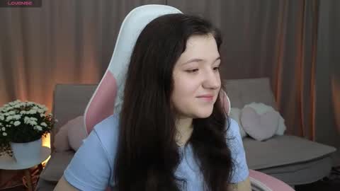 Snapshot of mielrains chatting on October 31, 2025, 7:20 am Miel online show from October 31, 2025, 7:20 am