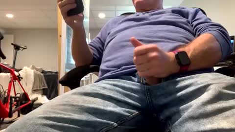 miggie001 online show from November 17, 2025, 5:08 pm