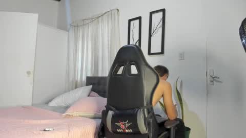 Snapshot of miguel_hz chatting on January 22, 2025, 9:10 pm Miguel Hernandez online show from January 22, 2025, 9:10 pm