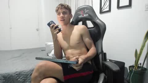 Snapshot of miguel_hz chatting on February 9, 2025, 9:26 am Miguel Hernandez online show from February 9, 2025, 9:26 am