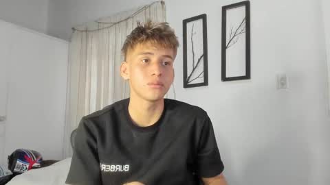 Snapshot of miguel_hz chatting on February 27, 2025, 4:32 pm Miguel Hernandez online show from February 27, 2025, 4:32 pm