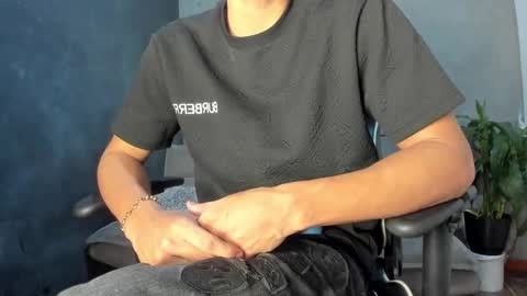 Snapshot of miguel_hz chatting on March 1, 2025, 9:37 pm Miguel Hernandez online show from March 1, 2025, 9:37 pm