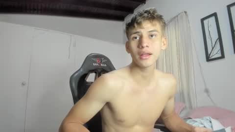 Snapshot of miguel_hz chatting on March 4, 2025, 4:41 pm Miguel Hernandez online show from March 4, 2025, 4:41 pm