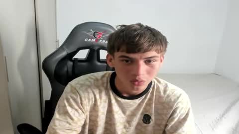 Snapshot of miguel_hz chatting on September 22, 2025, 11:12 am Miguel Hernandez online show from September 22, 2025, 11:12 am