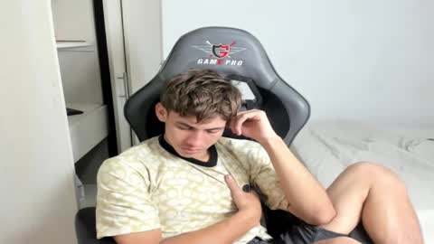 Snapshot of miguel_hz chatting on October 2, 2025, 5:42 pm Miguel Hernandez online show from October 2, 2025, 5:42 pm