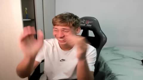 Snapshot of miguel_hz chatting on October 9, 2025, 7:34 pm Miguel Hernandez online show from October 9, 2025, 7:34 pm