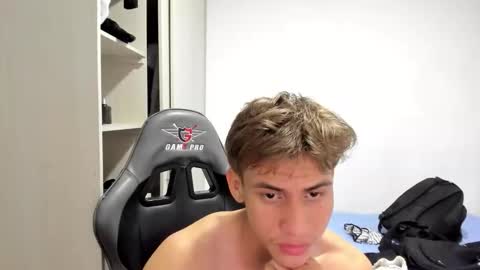 Snapshot of miguel_hz chatting on November 1, 2025, 11:07 pm Miguel Hernandez online show from November 1, 2025, 11:07 pm