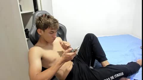 Snapshot of miguel_hz chatting on November 5, 2025, 8:20 pm Miguel Hernandez online show from November 5, 2025, 8:20 pm