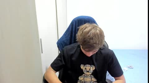 Snapshot of miguel_hz chatting on November 6, 2025, 10:32 pm Miguel Hernandez online show from November 6, 2025, 10:32 pm