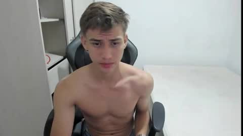 Snapshot of miguel_hz chatting on November 15, 2025, 8:22 am Miguel Hernandez online show from November 15, 2025, 8:22 am