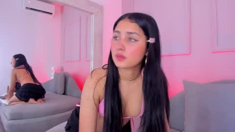 Mia online show from October 16, 2025, 6:31 pm