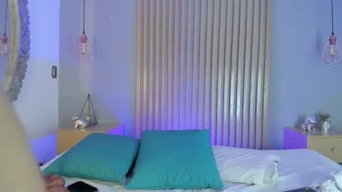 Mia online show from February 13, 2026, 11:28 am