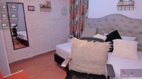 Snapshot of miia_jhones16 chatting on January 24, 2025, 11:34 pm Mia Jhones online show from January 24, 2025, 11:34 pm