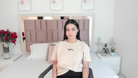Mia  online show from March 6, 2025, 11:14 am