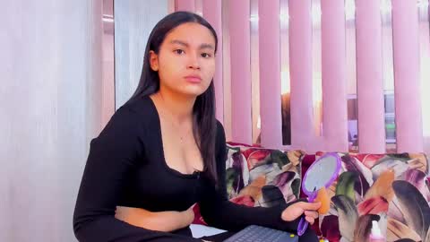 Mia  online show from September 24, 2025, 9:45 am