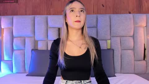 Mia  online show from April 28, 2026, 11:26 am