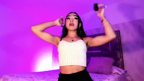 Snapshot of miia_sophia chatting on December 18, 2025, 1:44 am online show from December 18, 2025, 1:44 am