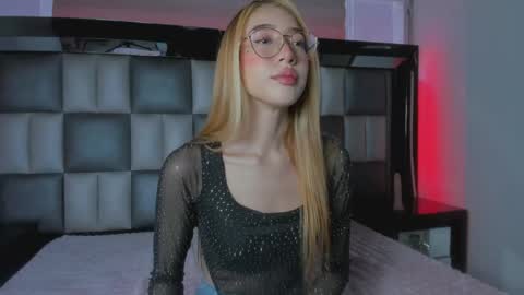 Mia online show from May 20, 2026, 11:38 am
