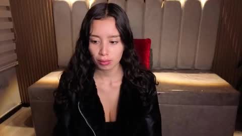 miiaa_evans1 online show from March 22, 2026, 1:25 pm