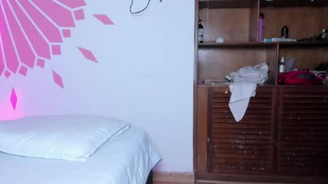 miiaa_m online show from April 16, 2026, 7:14 pm