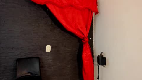 Snapshot of miiaah_kaliffa chatting on October 2, 2025, 8:21 am MELANIE online show from October 2, 2025, 8:21 am