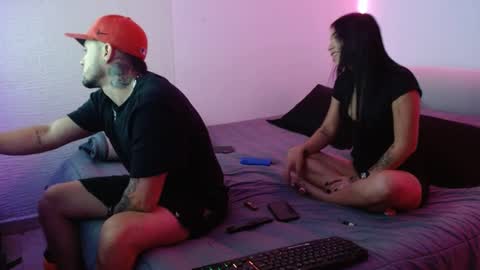 Snapshot of miialiiam0 chatting on January 2, 2025, 1:06 am Mia and Liam online show from January 2, 2025, 1:06 am