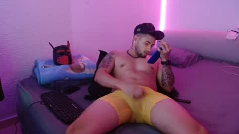 Snapshot of miialiiam0 chatting on January 6, 2025, 6:25 am Mia and Liam online show from January 6, 2025, 6:25 am