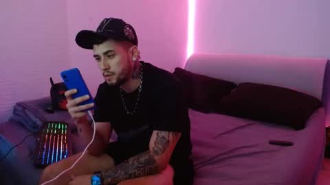 Snapshot of miialiiam0 chatting on January 7, 2025, 4:50 am Mia and Liam online show from January 7, 2025, 4:50 am