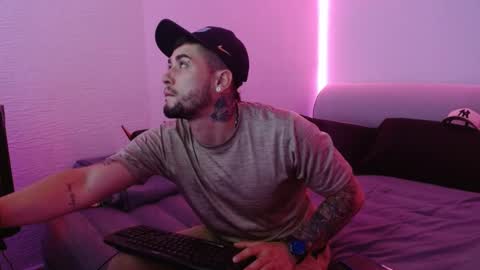 Snapshot of miialiiam0 chatting on January 8, 2025, 5:05 am Mia and Liam online show from January 8, 2025, 5:05 am