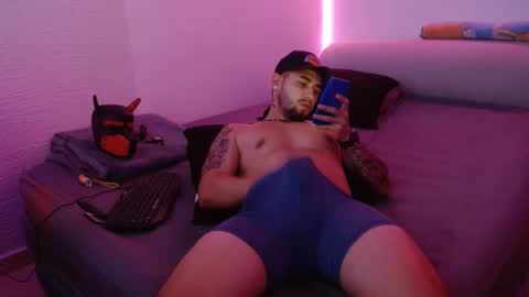 Snapshot of miialiiam0 chatting on January 8, 2025, 10:48 pm Mia and Liam online show from January 8, 2025, 10:48 pm