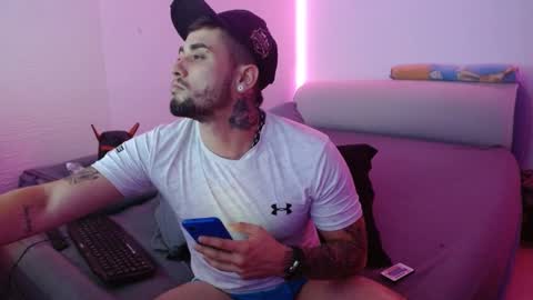 Snapshot of miialiiam0 chatting on January 9, 2025, 7:52 am Mia and Liam online show from January 9, 2025, 7:52 am