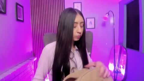 miilu  online show from April 21, 2026, 3:46 am