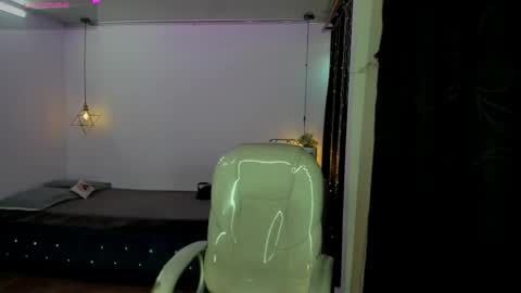 miiss_greyy online show from September 22, 2025, 12:18 pm