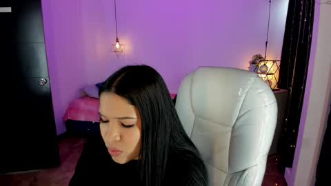 miiss_greyy online show from October 13, 2025, 12:05 pm