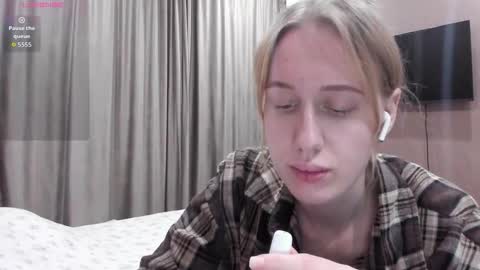 Mika online show from December 1, 2025, 11:32 pm