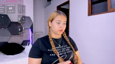 Snapshot of mikaelastonne chatting on May 4, 2026, 6:59 pm Mikaela blondie bigass online show from May 4, 2026, 6:59 pm